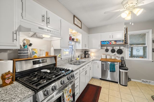 2503 E 24th Street, Des Moines, IA 50317