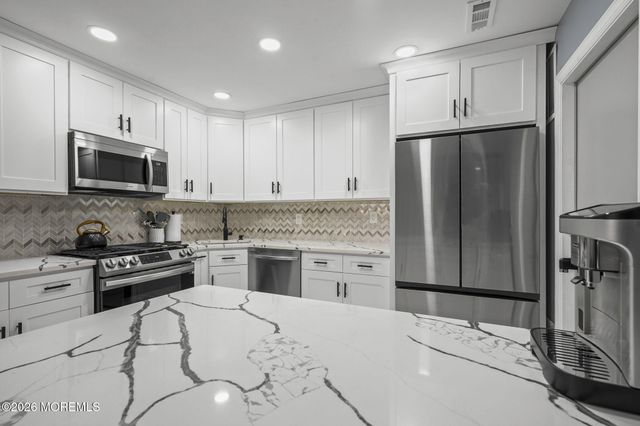 701 Zlotkin Circle 2, Freehold, NJ 07728