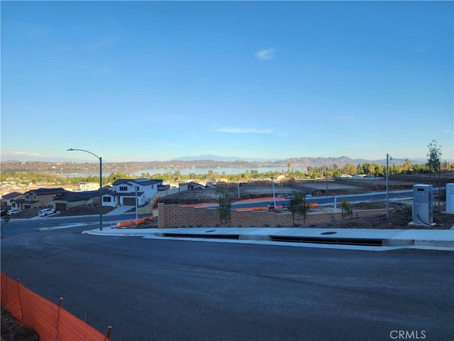 11 Bowmore Way, Lake Elsinore, CA 92530