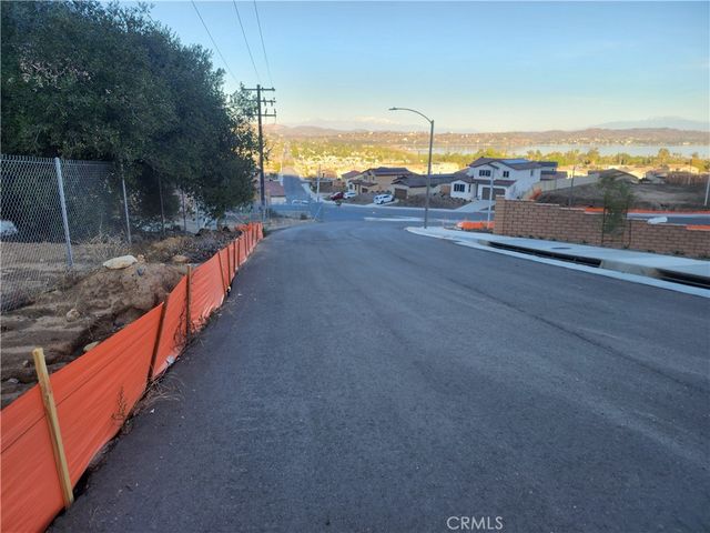 11 Bowmore Way, Lake Elsinore, CA 92530