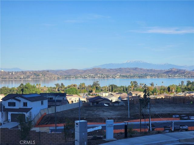 11 Bowmore Way, Lake Elsinore, CA 92530