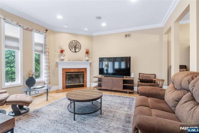 103 Hudson Cove, Edgewater, NJ 07020