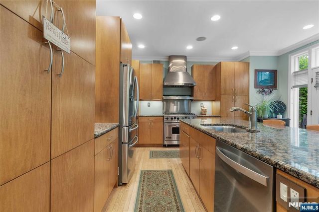 103 Hudson Cove, Edgewater, NJ 07020