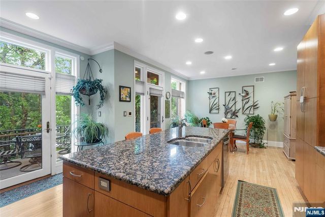 103 Hudson Cove, Edgewater, NJ 07020
