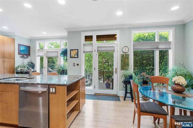 103 Hudson Cove, Edgewater, NJ 07020