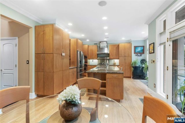 103 Hudson Cove, Edgewater, NJ 07020
