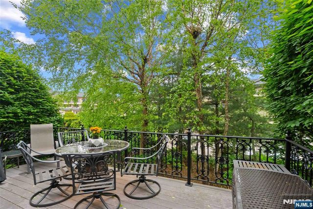 103 Hudson Cove, Edgewater, NJ 07020