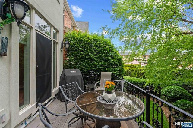 103 Hudson Cove, Edgewater, NJ 07020