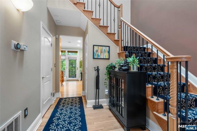 103 Hudson Cove, Edgewater, NJ 07020