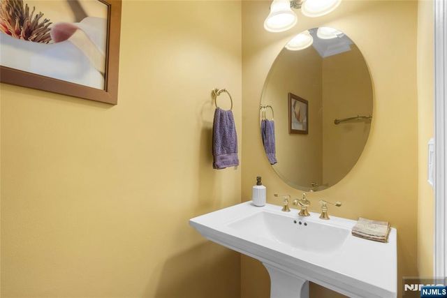 103 Hudson Cove, Edgewater, NJ 07020