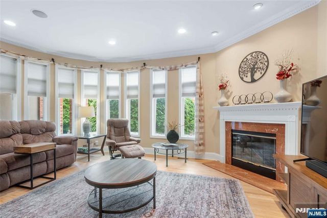 103 Hudson Cove, Edgewater, NJ 07020