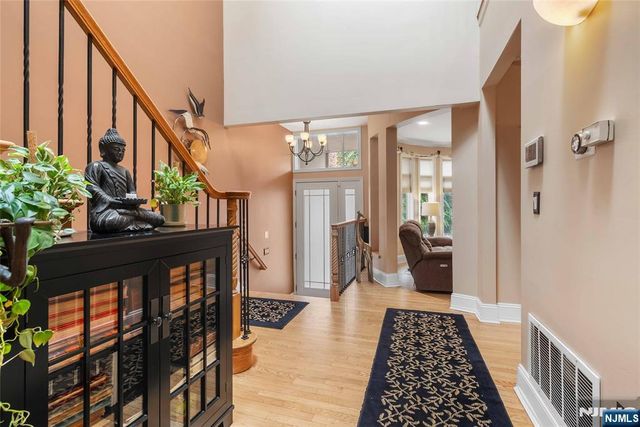 103 Hudson Cove, Edgewater, NJ 07020