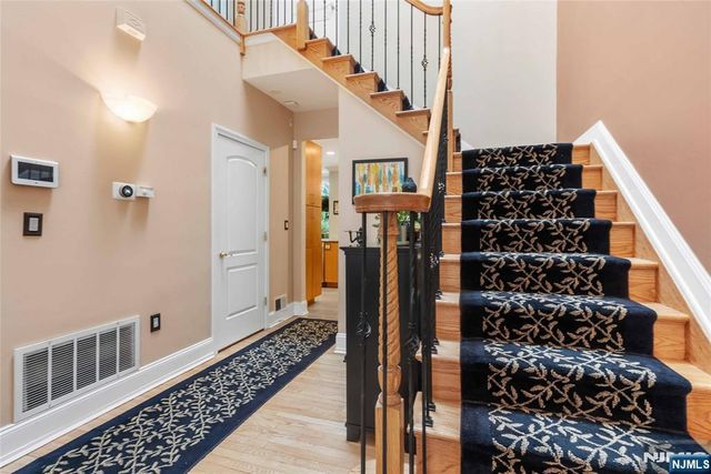 103 Hudson Cove, Edgewater, NJ 07020