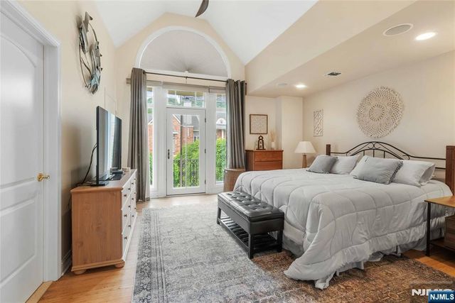 103 Hudson Cove, Edgewater, NJ 07020