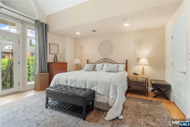 103 Hudson Cove, Edgewater, NJ 07020