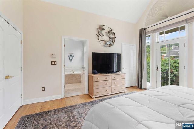 103 Hudson Cove, Edgewater, NJ 07020