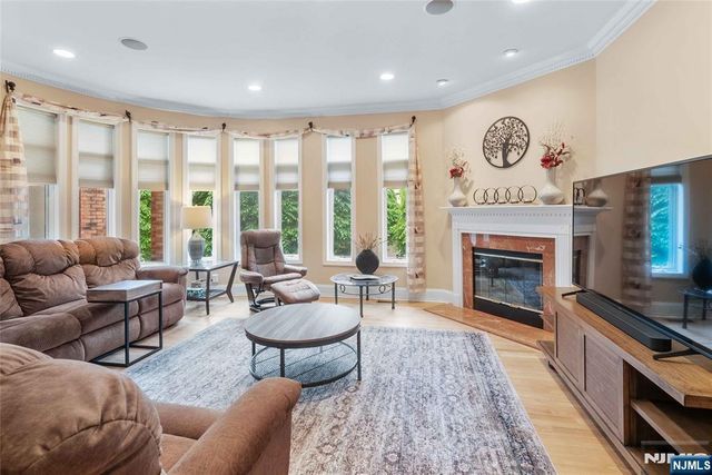 103 Hudson Cove, Edgewater, NJ 07020