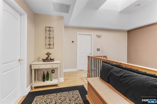 103 Hudson Cove, Edgewater, NJ 07020