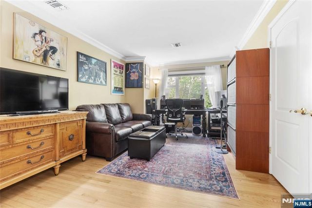103 Hudson Cove, Edgewater, NJ 07020