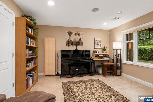 103 Hudson Cove, Edgewater, NJ 07020