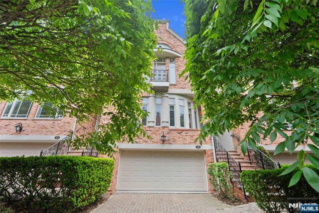 103 Hudson Cove, Edgewater, NJ 07020