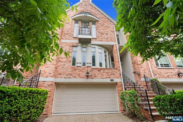 103 Hudson Cove, Edgewater, NJ 07020