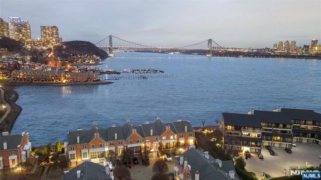 103 Hudson Cove, Edgewater, NJ 07020