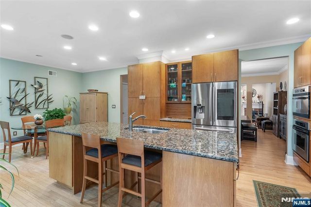 103 Hudson Cove, Edgewater, NJ 07020