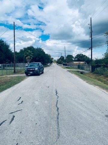 9018 Blueberry Lane, Houston, TX 77049