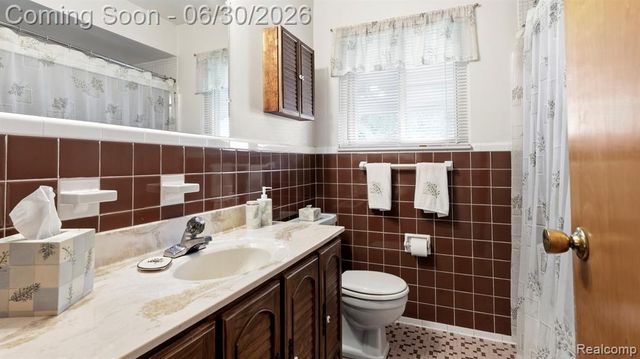 1862 Lakeview Street, Trenton, MI 48183