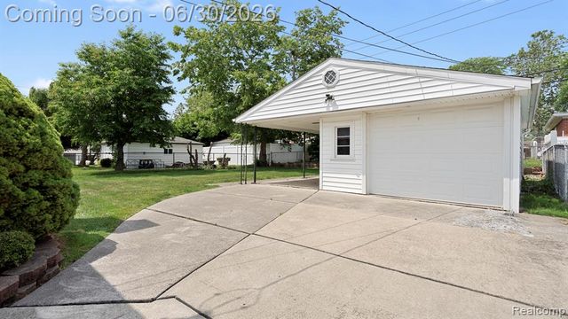 1862 Lakeview Street, Trenton, MI 48183
