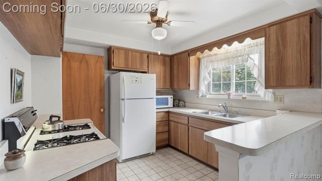 1862 Lakeview Street, Trenton, MI 48183