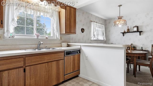 1862 Lakeview Street, Trenton, MI 48183