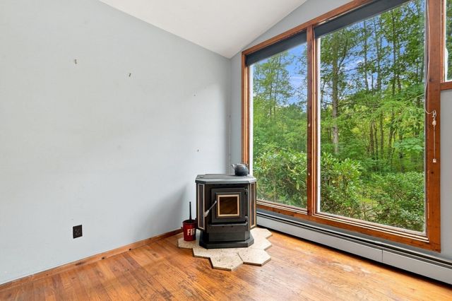 241 Warren Wright Rd, Belchertown, MA 01007