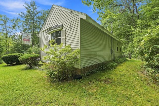 241 Warren Wright Rd, Belchertown, MA 01007