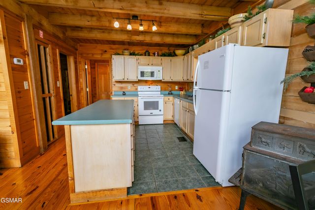 3059 Perry Circle Lane, Sevierville, TN 37862