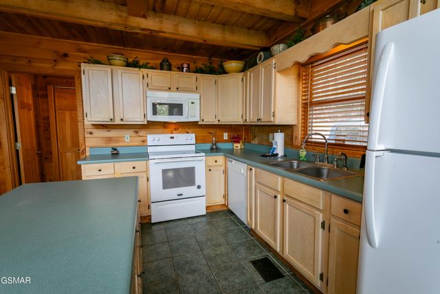 3059 Perry Circle Lane, Sevierville, TN 37862