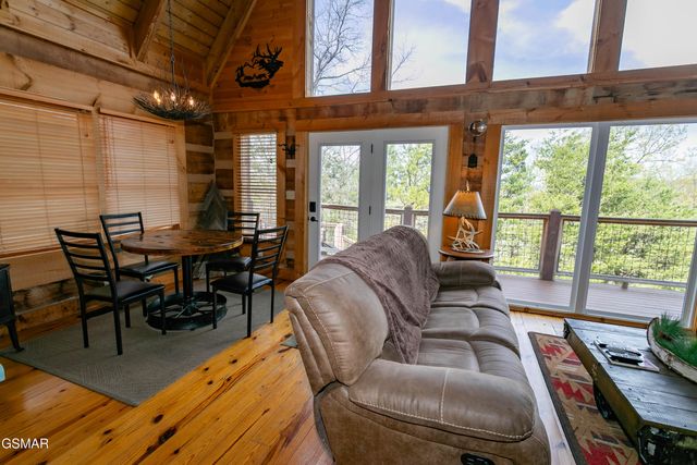 3059 Perry Circle Lane, Sevierville, TN 37862