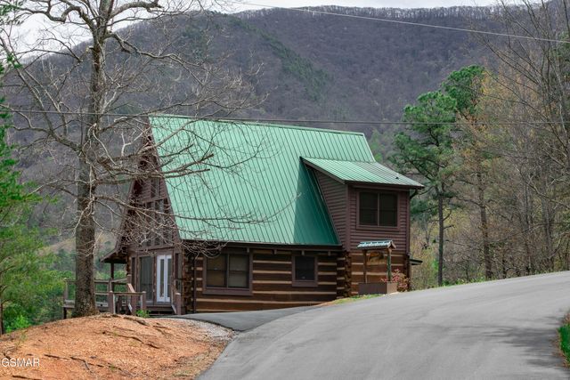 3059 Perry Circle Lane, Sevierville, TN 37862