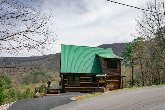 3059 Perry Circle Lane, Sevierville, TN 37862