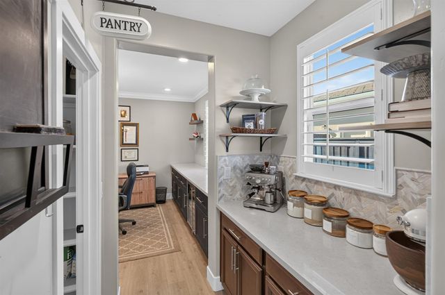 8153 Seahorse Way, Elk Grove, CA 95757