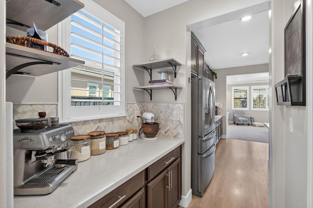 8153 Seahorse Way, Elk Grove, CA 95757