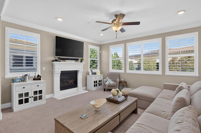 8153 Seahorse Way, Elk Grove, CA 95757