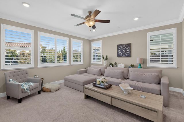 8153 Seahorse Way, Elk Grove, CA 95757