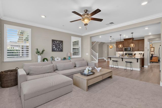 8153 Seahorse Way, Elk Grove, CA 95757