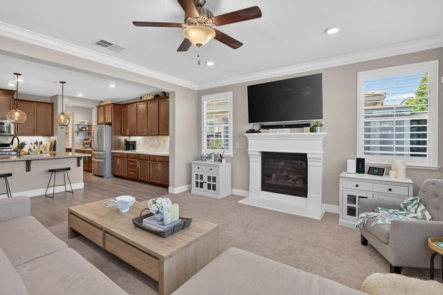 8153 Seahorse Way, Elk Grove, CA 95757