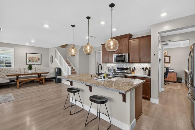 8153 Seahorse Way, Elk Grove, CA 95757