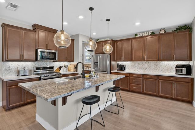 8153 Seahorse Way, Elk Grove, CA 95757