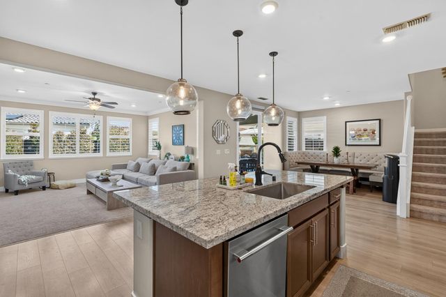 8153 Seahorse Way, Elk Grove, CA 95757