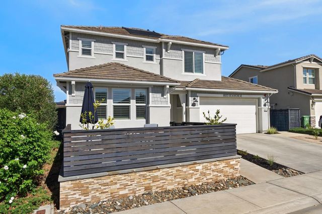 8153 Seahorse Way, Elk Grove, CA 95757
